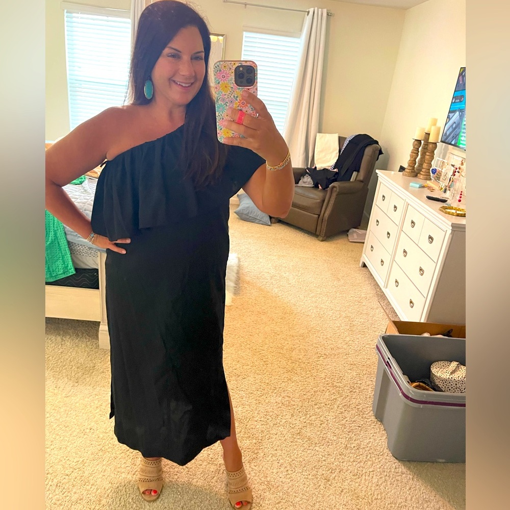 Pomander Place Black One-Shoulder Ruffled Sheath Dress